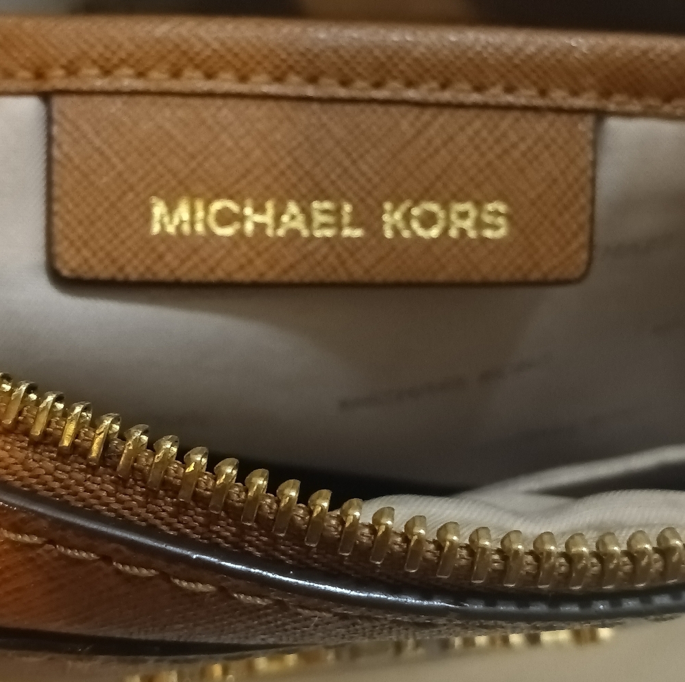 Michael Kors Crossbody - Picture 6 of 13